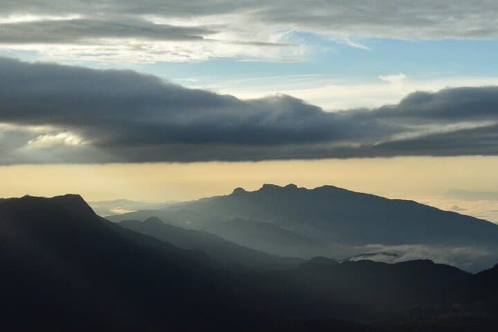 Adams Peak Night Hike: Summit Sri Pada via Nallathanniya (2-Day Guided Trek) photo 2