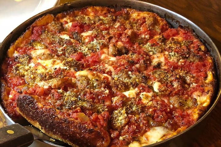 Friday Night Pizza Crawl in River North: Deep-Dish, Neapolitan & Tavern-Style Pizza Walk photo 4