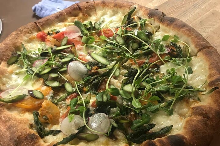 Friday Night Pizza Crawl in River North: Deep-Dish, Neapolitan & Tavern-Style Pizza Walk photo 6