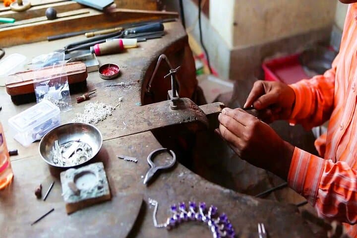 Hands-On Gems & Jewelry Workshop in Galle: Make a Ceylon Keepsake