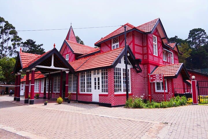 Nuwara Eliya City Tour: Colonial Architecture, Lake Gregory & Hakgala Garden photo 3