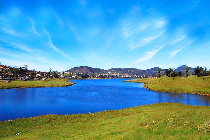 Nuwara Eliya City Tour: Colonial Architecture, Lake Gregory & Hakgala Garden photo 4