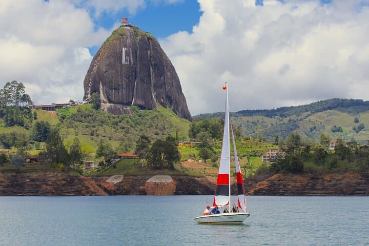 Climb El Peñol and Explore Colorful Guatapé: Day Trip from Medellín photo 4