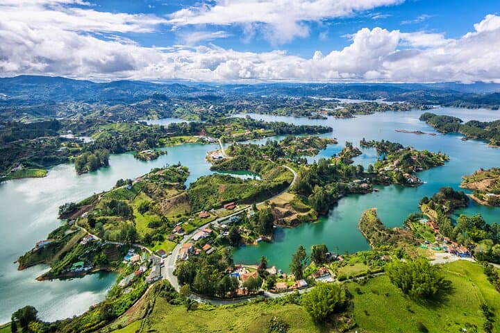 Climb El Peñol and Explore Colorful Guatapé: Day Trip from Medellín