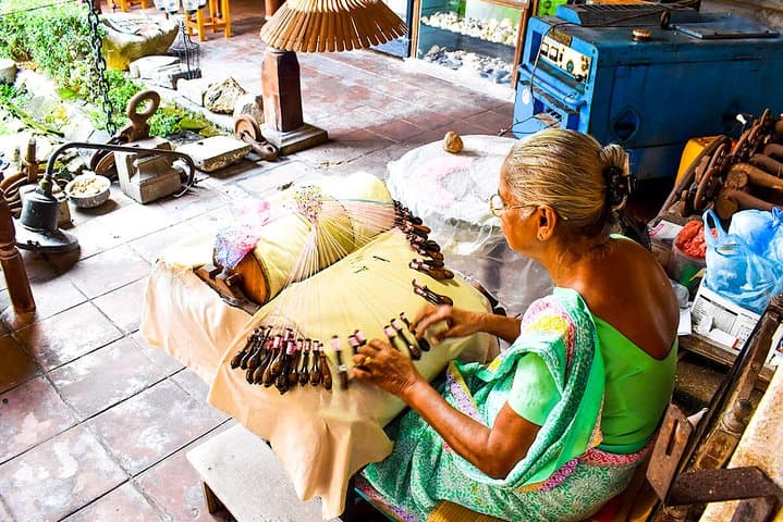 Galle Mask-Making Workshop — Hands-On Kaduru Carving in Galle Fort photo 3