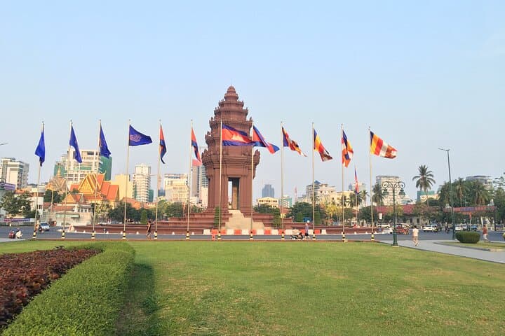 Phnom Penh Day Trip: Private Guided Tour to Tuol Sleng, Choeung Ek & Royal Palace photo 3