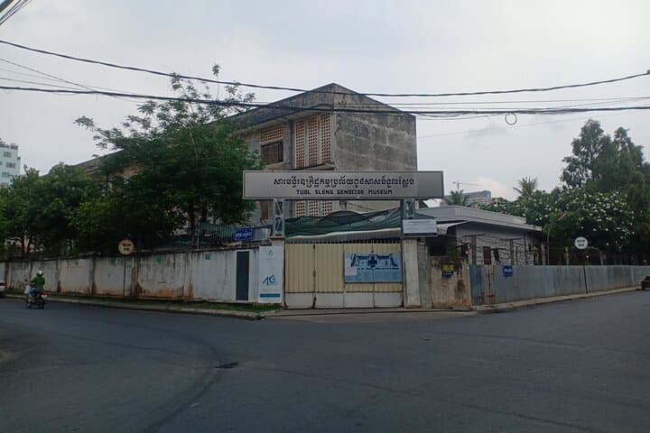 Phnom Penh Day Trip: Private Guided Tour to Tuol Sleng, Choeung Ek & Royal Palace photo 4
