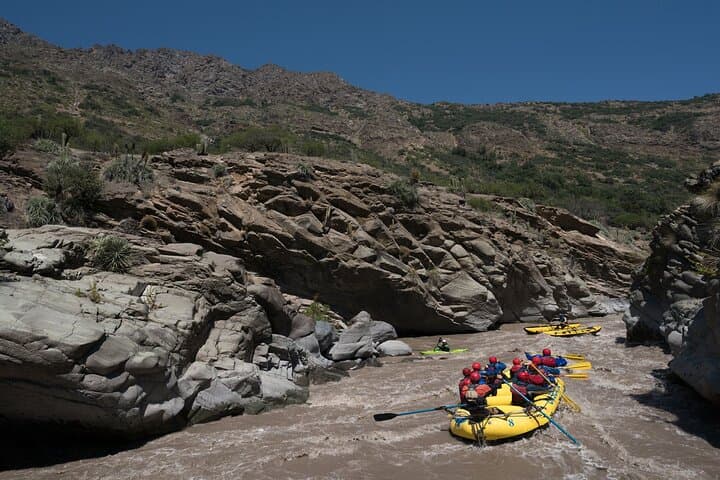 Maipo River Rafting: Class III–IV Rapids in Cajón del Maipo photo 3