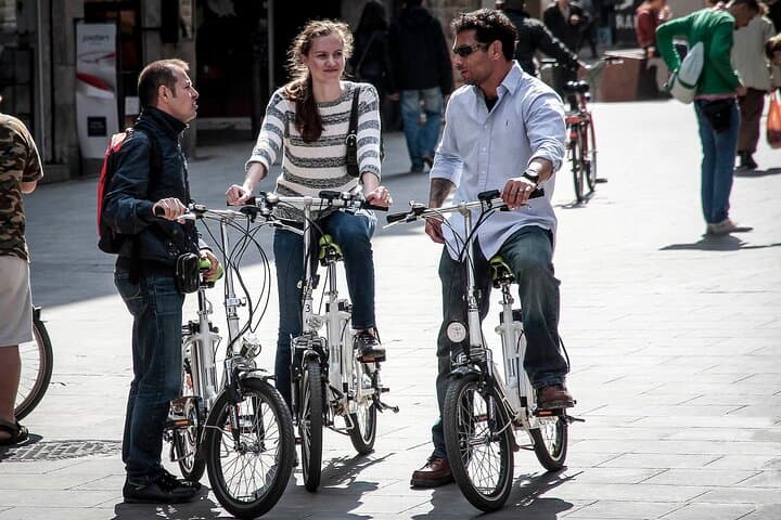 Ride and Frame Barcelona: Private Photo E-Bike Tour of Modernism and the Mediterranean photo 4