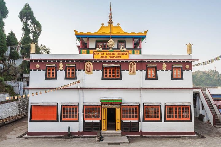 Spiritual Walking Tour in Darjeeling: Peace Pagoda, Japanese Temple & Dali Monastery photo 2