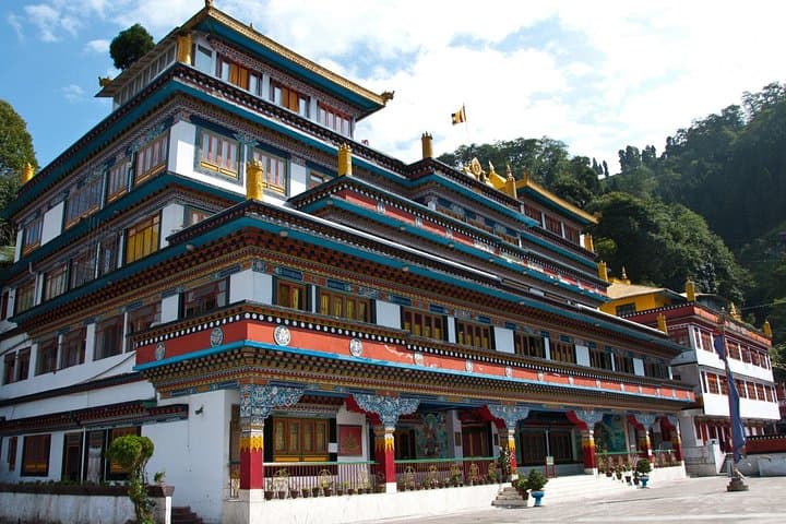 Spiritual Walking Tour in Darjeeling: Peace Pagoda, Japanese Temple & Dali Monastery photo 4
