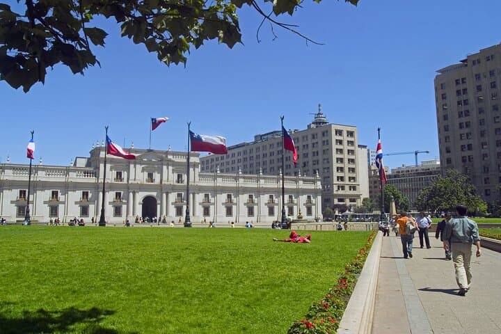 Santiago City Highlights Bike Tour: Forestal Park to La Moneda photo 4