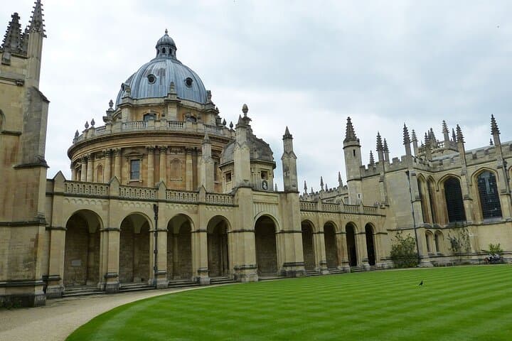 Oxford University Private Walking Tour: Two-Hour Guided Walk Through Colleges & History