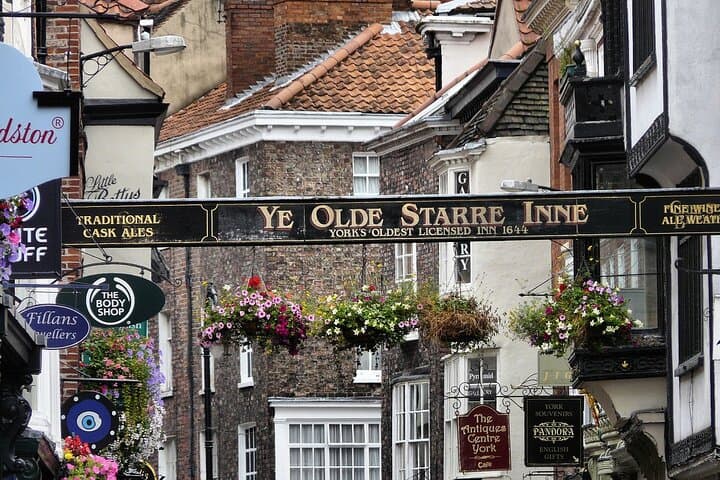 York Private Walking Tour: Minster, Shambles and Jórvík Viking Centre photo 2