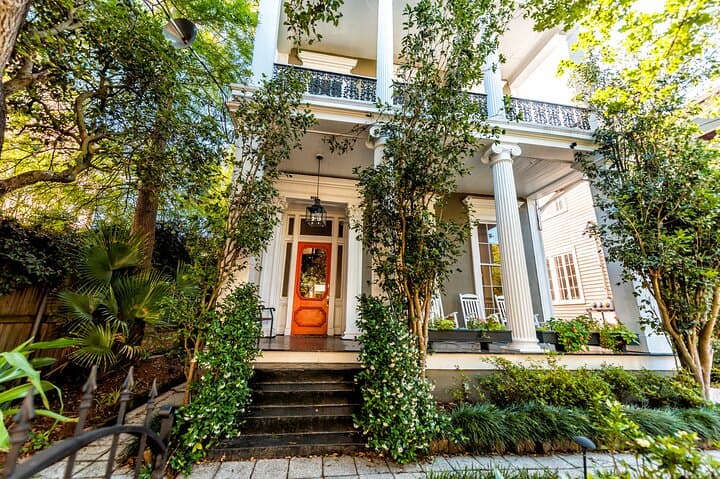 Garden District Walking Tour: History, Architecture & Lafayette Cemetery Highlights