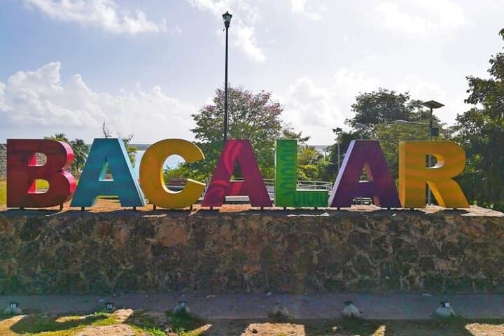 Bacalar Kayak Adventure: Cenote Azul & Laguna de los 7 Colores Day Trip
