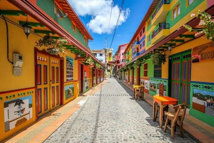 Climb El Peñol & Explore Guatapé: Private Day Trip from Medellín photo 2