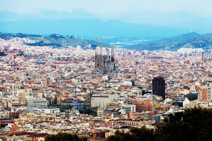 Offbeat Barcelona: Private Local-Led Urban Exploration and Food Walk photo 2