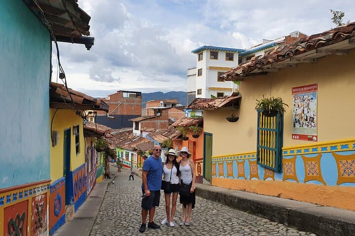 Horseback Andes Paradise: Guatape & El Peñol Rock Full-Day Tour photo 2