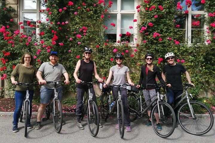 Pedal Through Oslo: 3-Hour City Bike Tour to Vigeland, Aker Brygge & the Royal Palace
