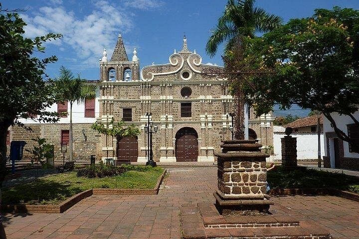 Day Trip to Santa Fe de Antioquia: Private Colonial Town Tour from Medellin