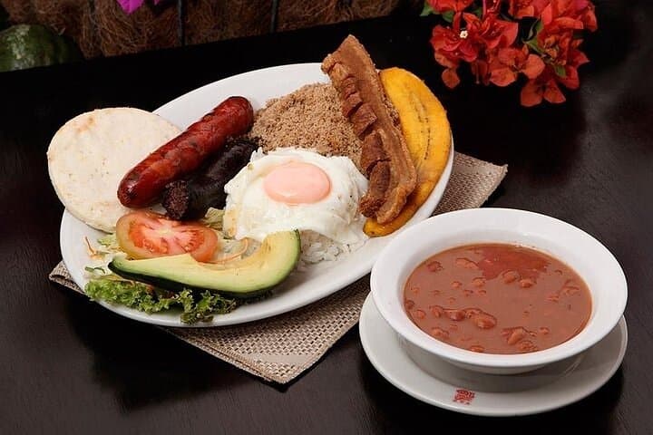 Las Palmas Culinary Adventure: Private Food Tour & Medellín City Views