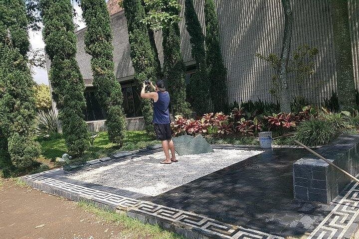 Medellín Private Tour: Pablo Escobar Sites, Pueblito Paisa & City Highlights photo 4
