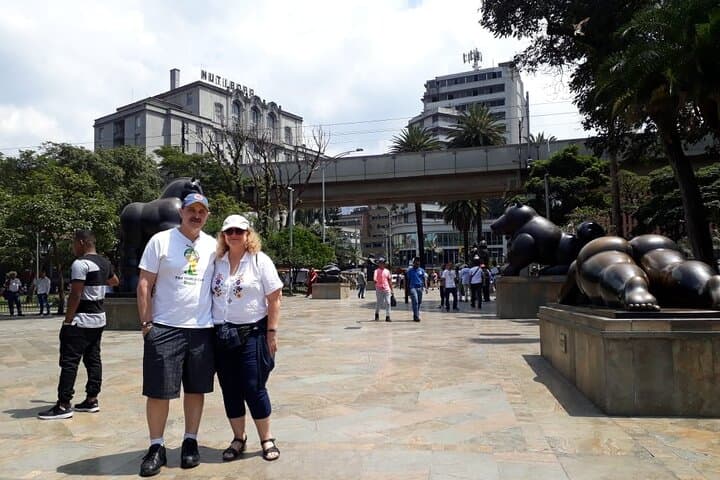 Medellín Comuna 13 and Arví Park Full-Day Private Tour: Art, Cable Cars & City Views photo 4