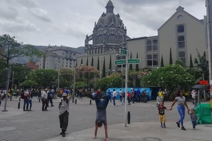Medellín Comuna 13 and Arví Park Full-Day Private Tour: Art, Cable Cars & City Views photo 6