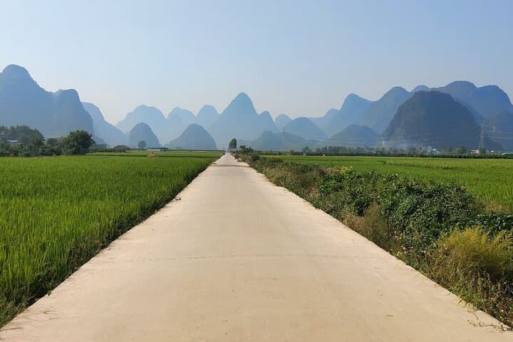 Yangshuo Bamboo Raft & Xianggong Hill: Day Trip from Longji Rice Terraces to Guilin photo 3
