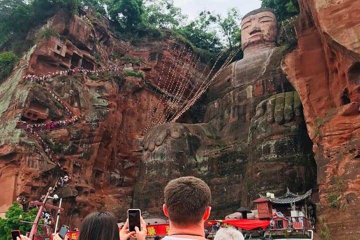 Chengdu Panda Base to Leshan Giant Buddha: Private Day Trip from Chengdu