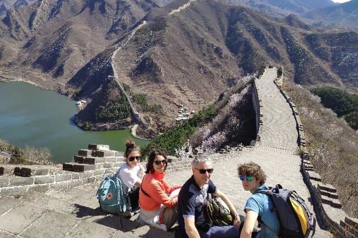 Huanghuacheng to Xishuiyu: Wild Great Wall Hike with Lakeside Views photo 2