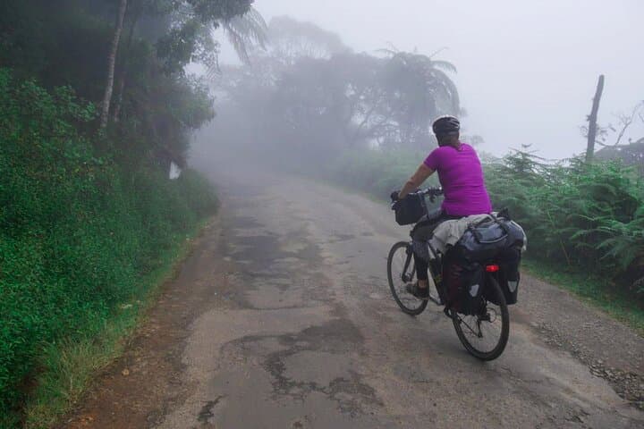 Cycle Nuwara Eliya: Gregory Lake, Colonial Architecture & Tea-Estate Views photo 3
