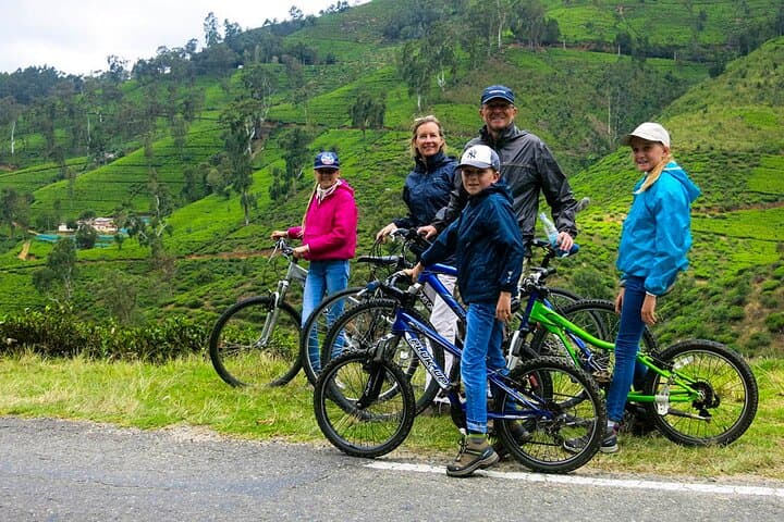 Cycle Nuwara Eliya: Gregory Lake, Colonial Architecture & Tea-Estate Views photo 4