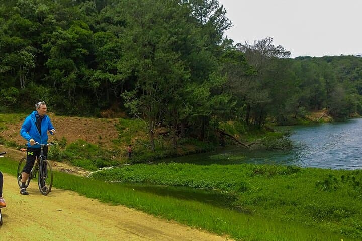 Cycle Nuwara Eliya: Gregory Lake, Colonial Architecture & Tea-Estate Views photo 5