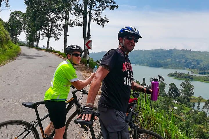 Cycle Nuwara Eliya: Gregory Lake, Colonial Architecture & Tea-Estate Views photo 6