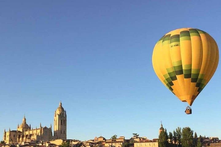 Sunrise Hot Air Balloon Over Segovia — Flights with Madrid Transfers photo 5