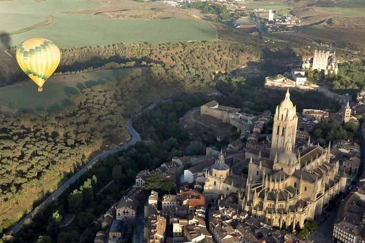 Sunrise Hot Air Balloon Over Segovia — Flights with Madrid Transfers photo 6