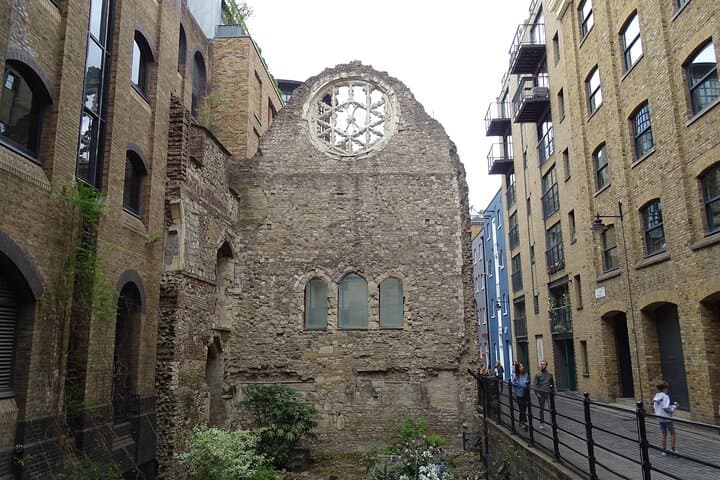 Sizzling Southwark: Private Walking Tour of London’s Riverside History photo 2