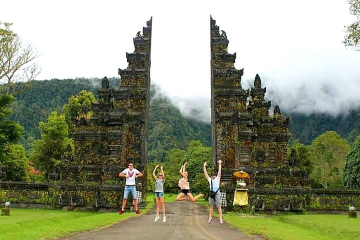 North Bali Scenic Day Tour: Ulun Danu, Handara Gate & Waterfalls