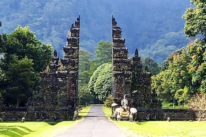 North Bali Scenic Day Tour: Ulun Danu, Handara Gate & Waterfalls photo 2
