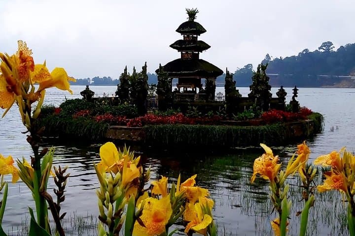 North Bali Scenic Day Tour: Ulun Danu, Handara Gate & Waterfalls photo 3