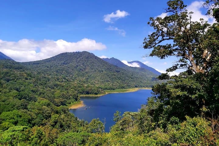 North Bali Scenic Day Tour: Ulun Danu, Handara Gate & Waterfalls photo 5