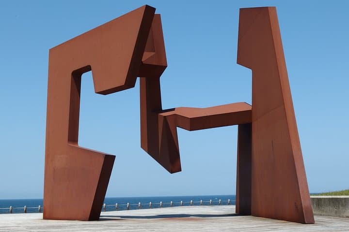 San Sebastián Insta-Walk: Capture La Concha, Monte Igueldo & Old Town with a Local