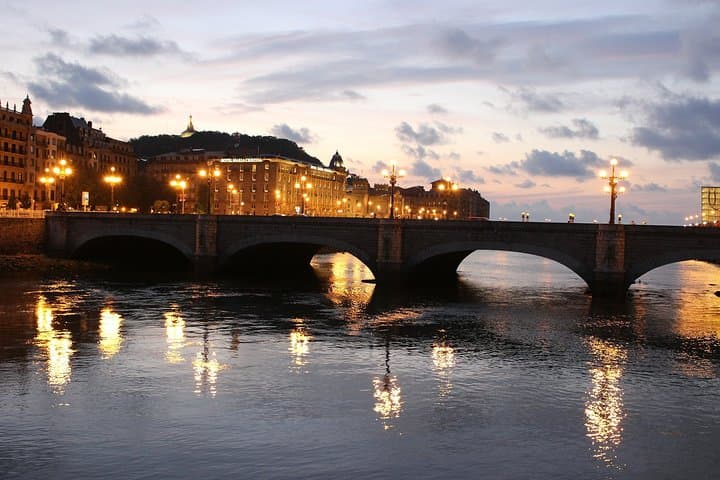 San Sebastián Insta-Walk: Capture La Concha, Monte Igueldo & Old Town with a Local photo 6