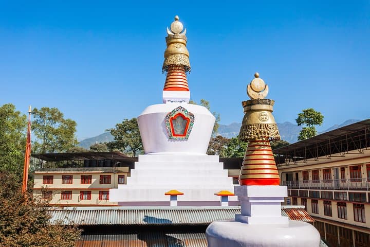 spiritual-walking-tour-gangtok-temples-tibetology-do-drul-chorten