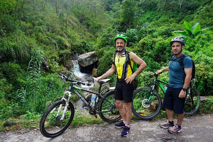 Cycling to Ravana Falls, Cave & Ella Gap — Half-Day Ride from Ella photo 4