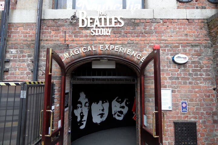 Private Beatles Walking Tour in Liverpool: Mendips, Penny Lane & The Cavern