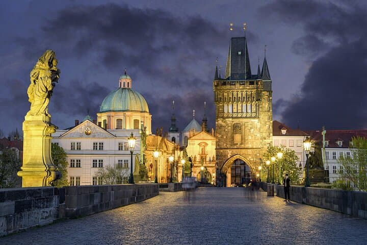 Prague Private Half‑Day Highlights Tour — Old Town, Castle & Local Eats photo 3