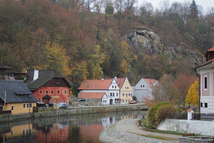 Private Day Trip to Český Krumlov from Prague: Castle, River & Local Flavors
